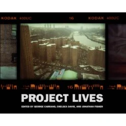 Simon & Schuster Project Lives: New York Public Housing Residents Photograph Their World (Hardcover)(Simon Schuster Project Lives New York Public Housing Residents Photograph Their World Hardcover)
